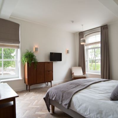 Deluxe King Room Hotel de Witte Dame Promo Code