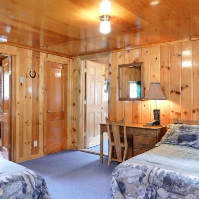 Deluxe Cabin, 2 Bedrooms, 2 Bathrooms (Cabin 9)