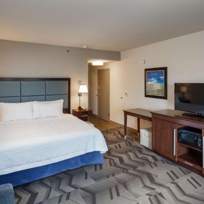 King Room with River View - Hearing Accessible - Non-Smoking
