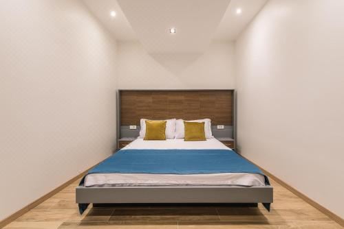 带阳台和海景的豪华双人房