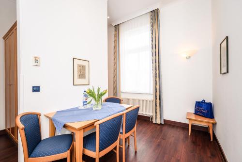 带阳台的单间公寓海景侧