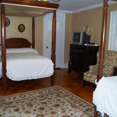 Signature Double Room, Multiple Beds (Green)