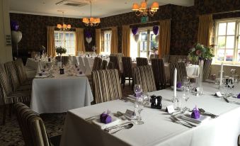 The Corners Inn - Housity