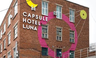 Luna Capsule Hotel