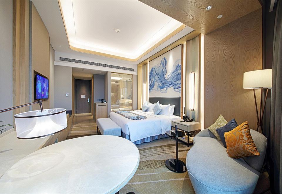 行政湖景大床房