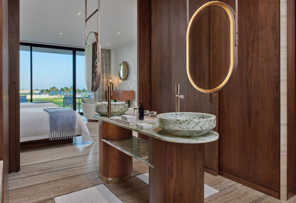 家庭房， 卧室1:1張特大床 ， 卧室2:2張大床， 海景， 露台