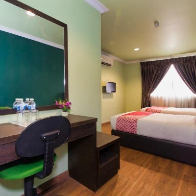 Bilik Kembar Mewah Kupon OYO 496 Hotel De Eco Inn
