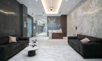 Luxe Apartments Near Dubai Mall, Burj Khalifa - Pool, Gym, & Parking by Sojo Stay