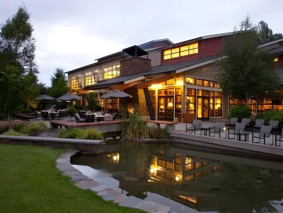 Cedarbrook Lodge Hotels in 