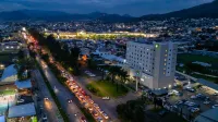 Holiday Inn URUAPAN by IHG Hotel di 