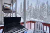 SKI IN/OUT, HOT TUB. 4 Bed 4.5 bath, 3 Kings, sleeps 20! 45 min to Glacier.