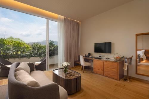 特大床套房带阳台