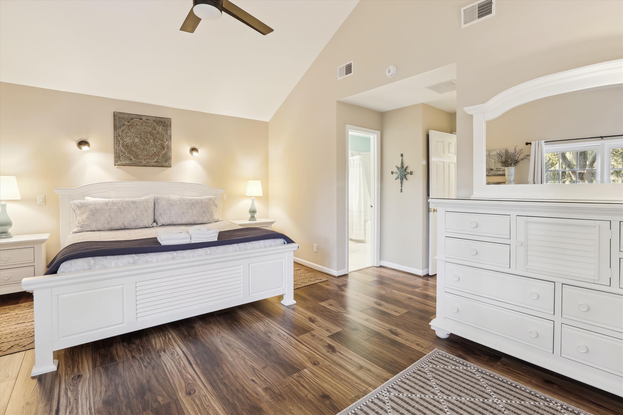 迷人的别墅带高尔夫球场通行权和社区泳池-迷人的隐匿