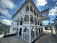 3 Bed Apartment Sleeps 6 - EnSuites Parking Wifi Hotels in 