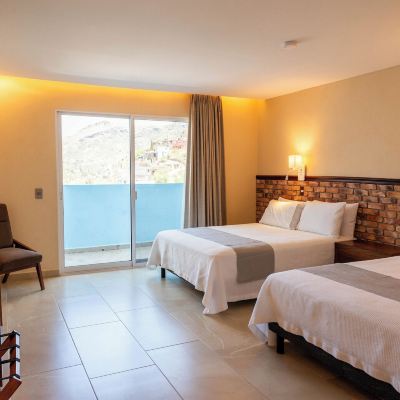 Superior Double Room, 2 Queen Beds, Balcony, City View 德爾切洛陽台酒店優惠