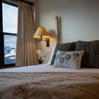 Room, 1 King Bed with Sofa Bed, Accessible, Mountain View (Lodge) Sun Mountain Lodge Promo Code