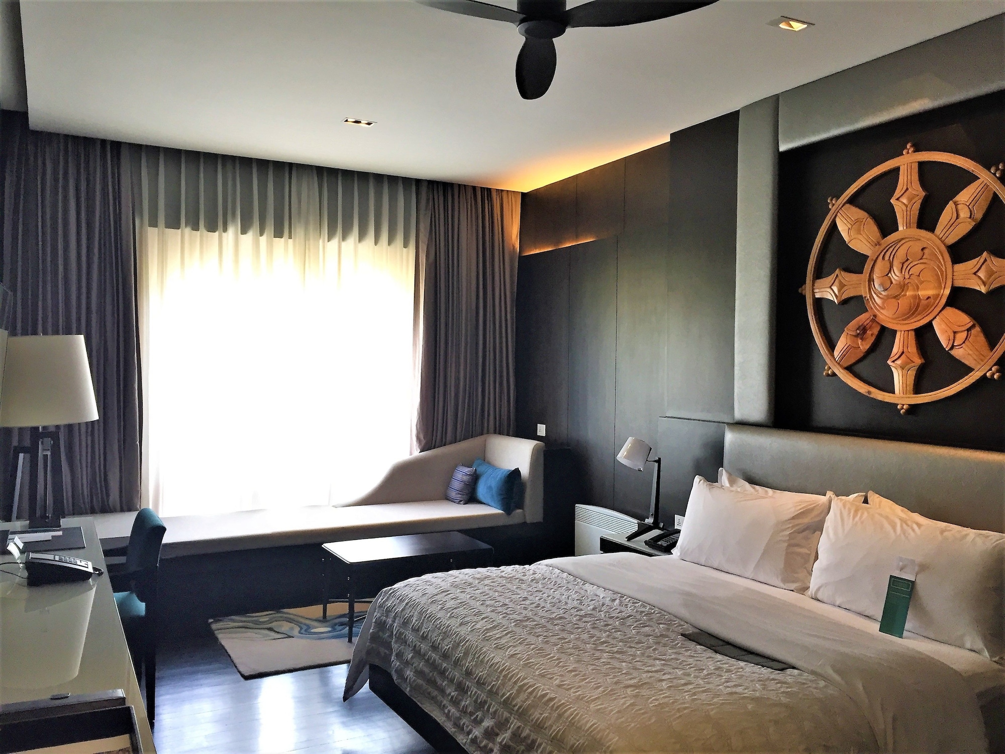 经典特大床， 客房， 1张特大床， 带梳化床， 山景