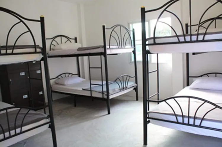 10 เตียงหอพักผสมห้องน้ำรวม