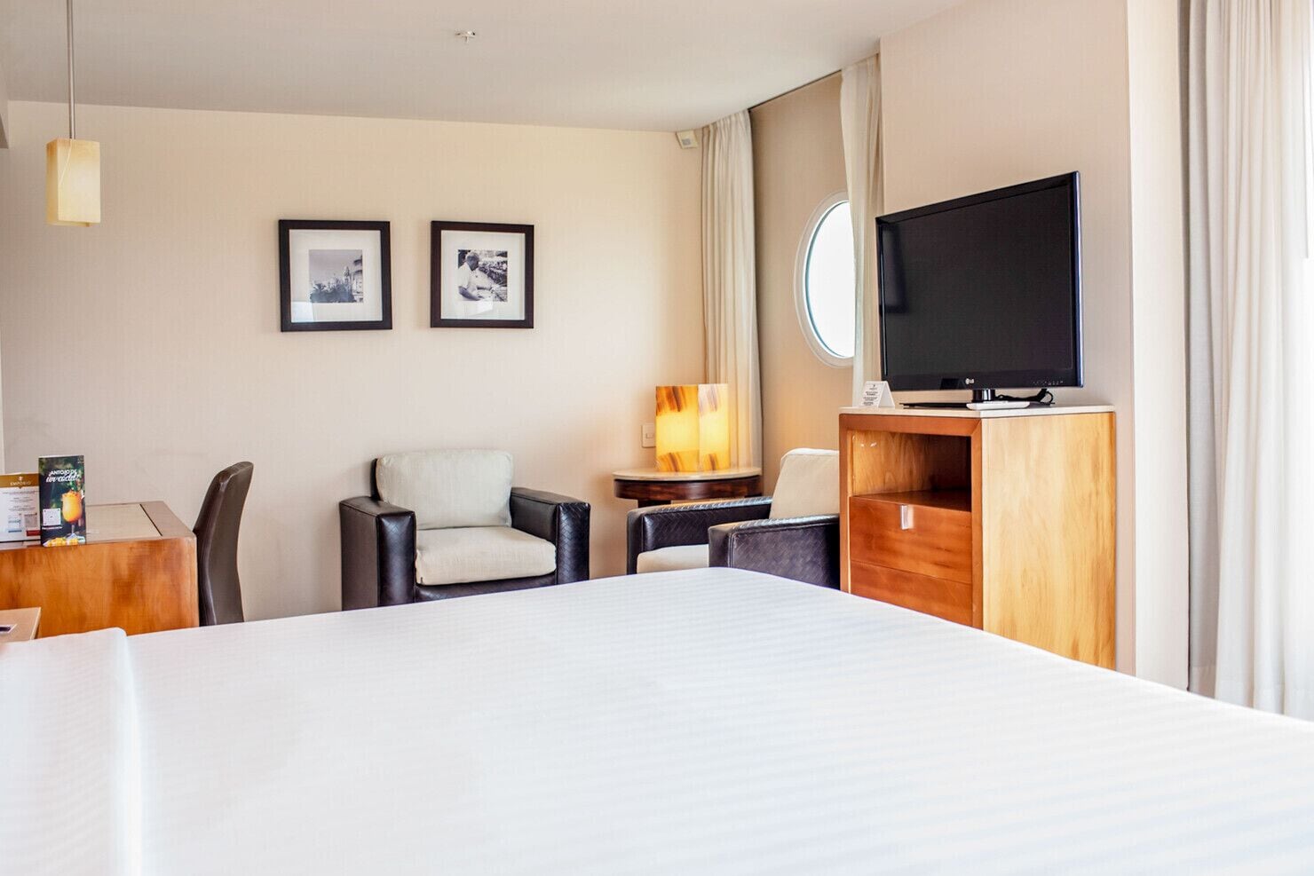 尊贵特大床套房