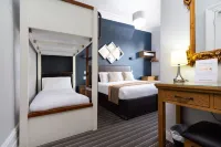 Applewood Hotel