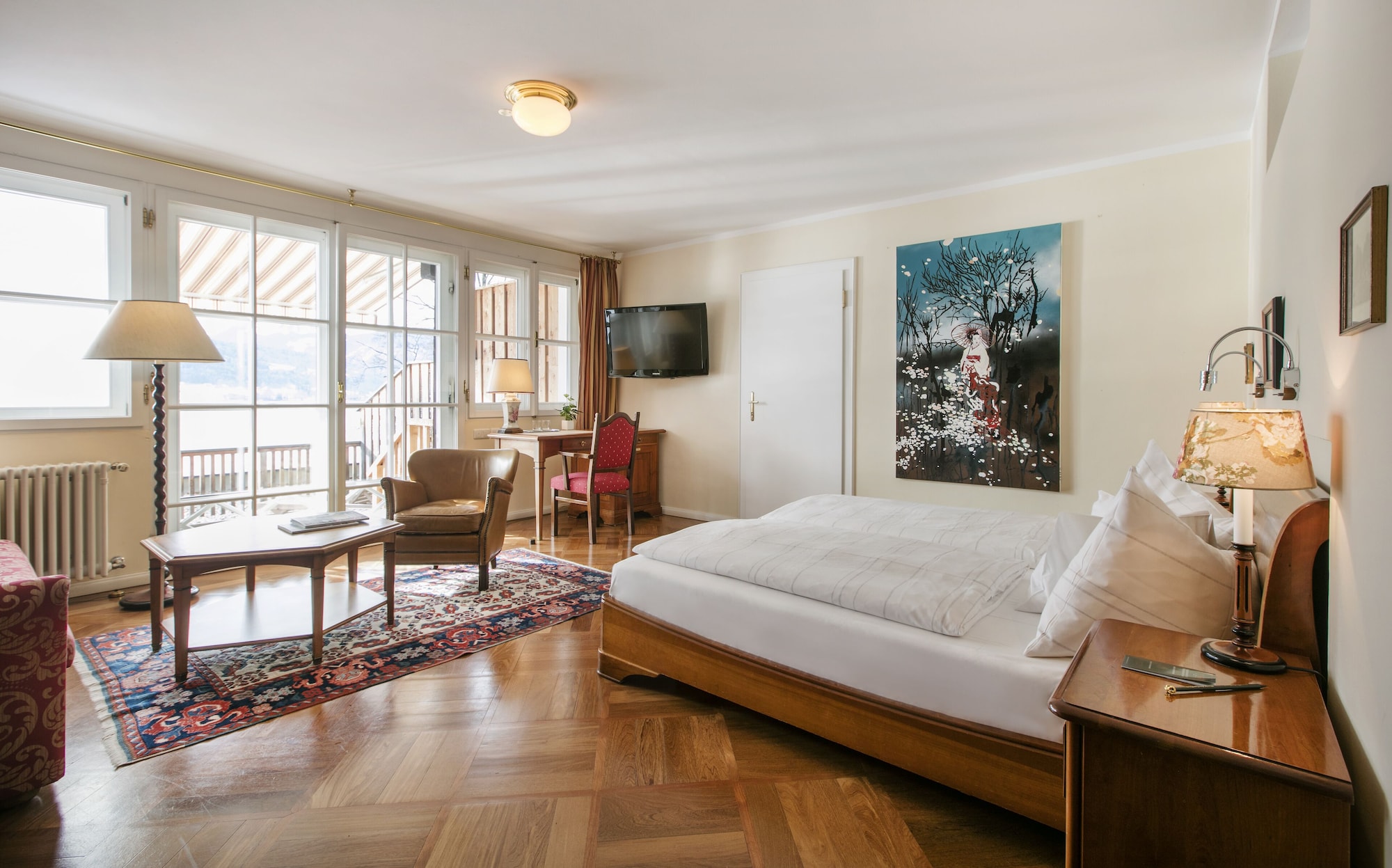 初级套房，带露台，湖景