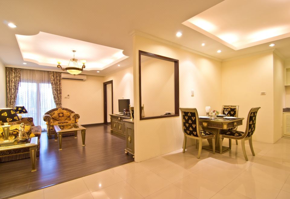 LK Royal SuiteVersace Suite