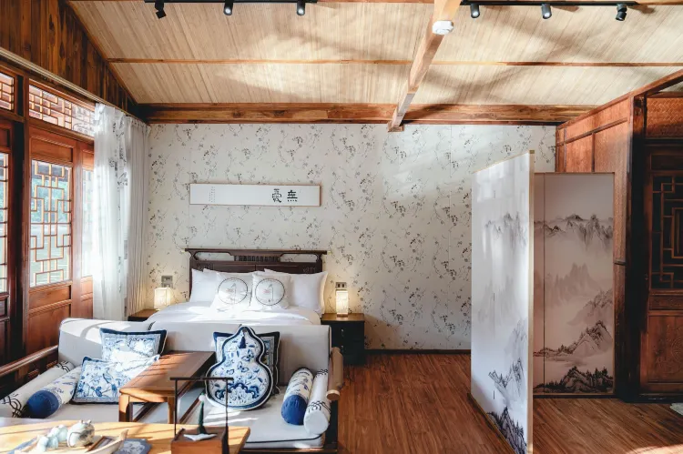 ห้องคอมฟอร์ทเตียงใหญ่พร้อมวิวแม่น้ำ