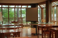 Westwind Inn on the Lake
