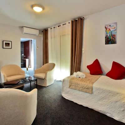 Family Two-Bedroom Suite Hotel de Compostelle Promo Code