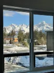 Lupine Lodge with Mountain Views
