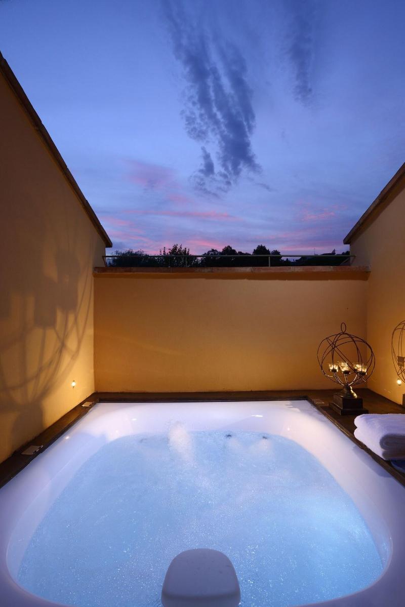 Ville Sull'Arno精致套房（带水疗浴缸）