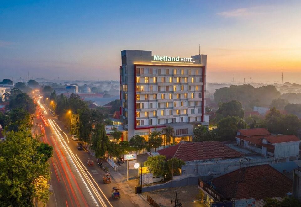 Metland Hotel Cirebon - Housity