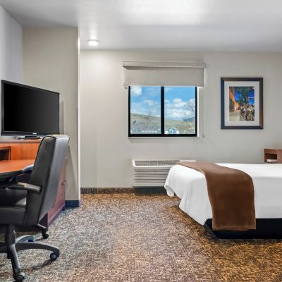 Queen Room with Roll in Shower My Place Hotel-Missoula, MT Promo Code