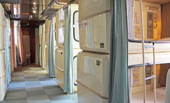 Capsule Hotel New Grand