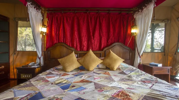 Kirawira Serena Camp 部屋