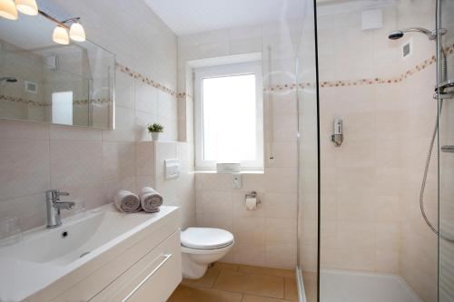 带山景的双人间