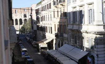 Santi Quattro Apartment & Rooms - Colosseo