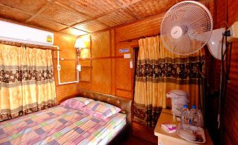 Baanpakrimklong Sukhamon Homestay & Resort
