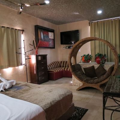 Comfort Room, 1 King Bed, Private Pool