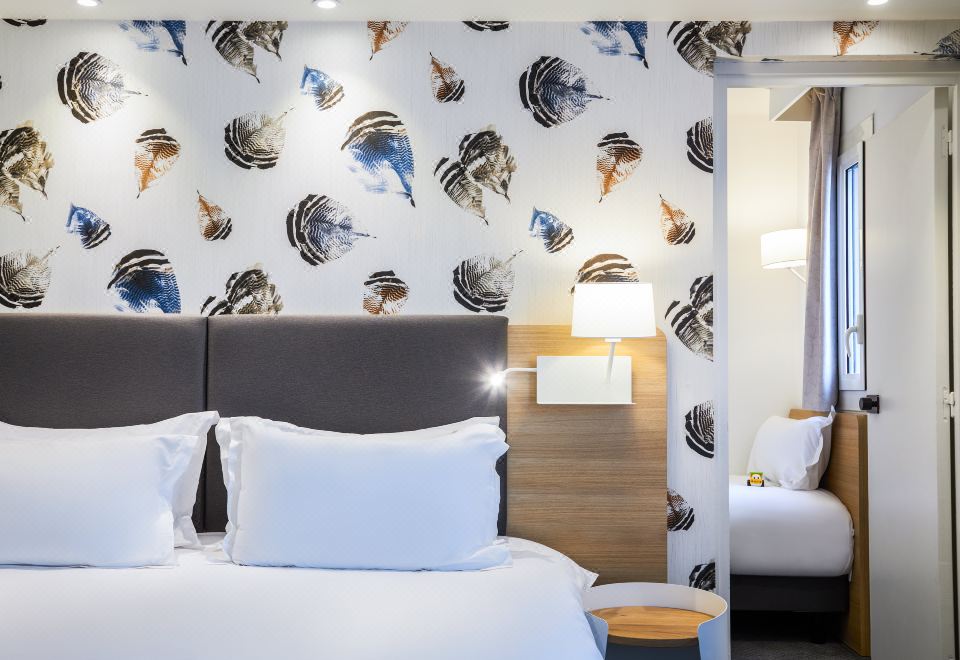 标准房间-1张特大床和2张单人床