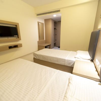 Deluxe Twin Room with Air Conditioning