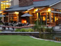Cedarbrook Lodge Hotels in 