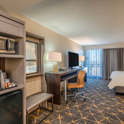 標準房間（帶1張特大床和通信無障礙設施） 新奧爾良市區超圓屋頂體育場假日酒店優惠