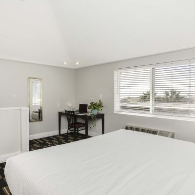 King Suite with Sofa Bed The Hotel Oceanside Promo Code