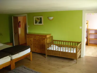 Tranquil Forestside Cottage Hotels in 