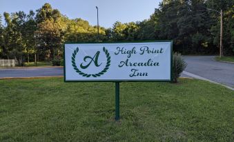 High Point Arcadia Inn - Housity