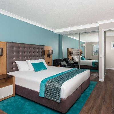 Premium SPA Suite & Entry To 4 Theme Parks