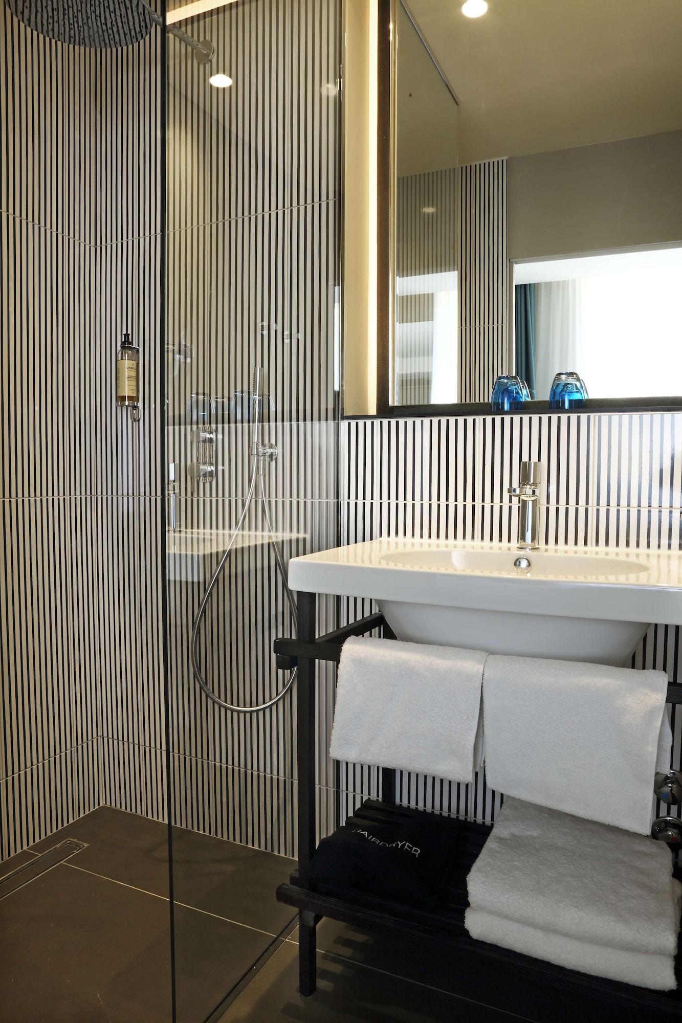 大床，无烟，豪华房，露台，应要求提供双床