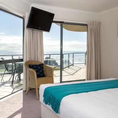 Premium Three-Bedroom Apartment with Ocean View The Reef Beachfront Apartments Promo Code