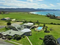 Diamond Island Resort, Restaurant & Bar and Penguin Show Hotels in Bicheno